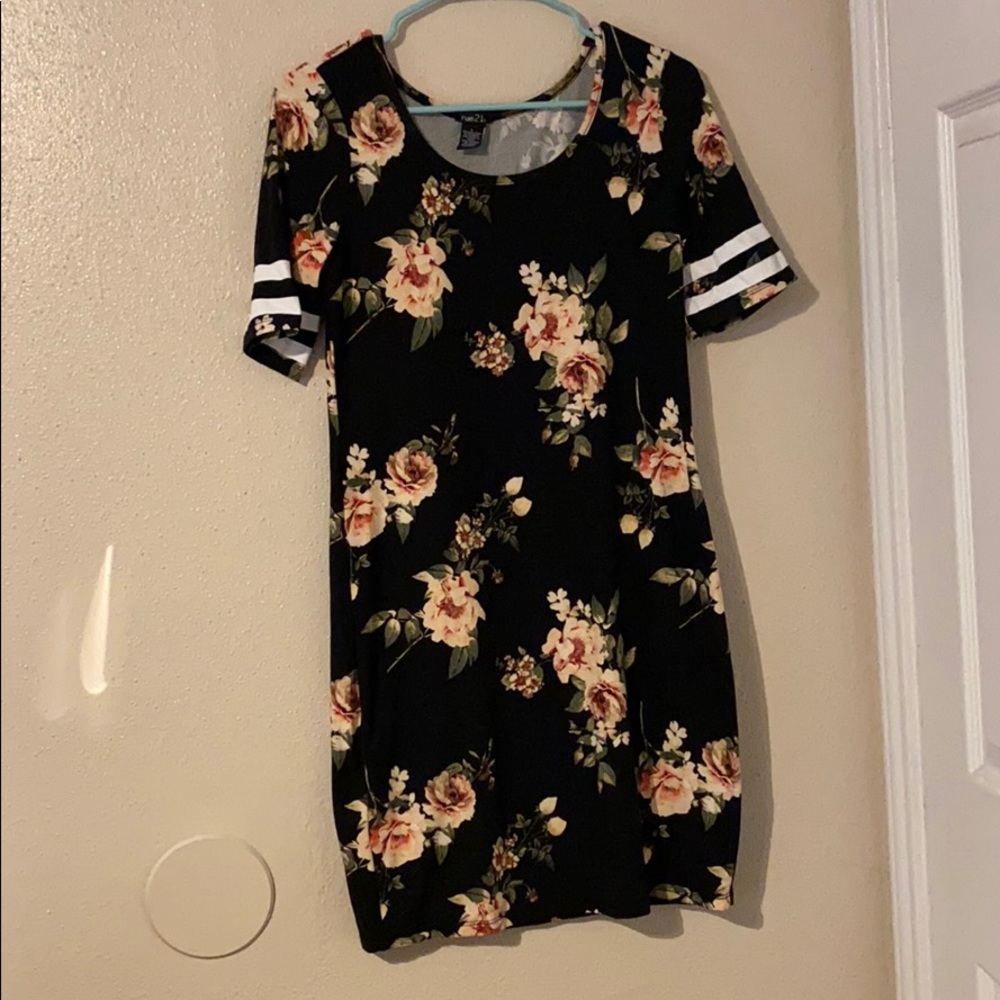 Slim Fitting Floral T-Shirt Dress
